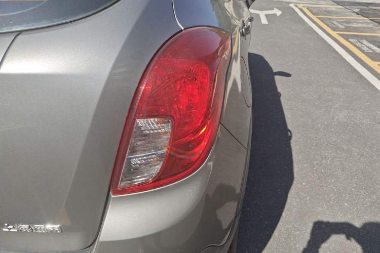 Used Buick Encore 2015 1.4T Manual Two-Wheel Drive Urban Advanced Model Right Rear Taillight