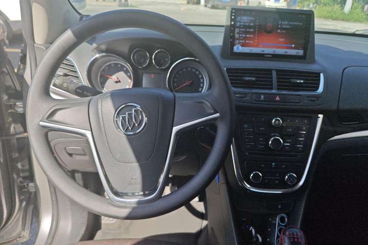 Used Buick Encore 2015 1.4T Manual Two-Wheel Drive Urban Advanced Model Steering Wheel