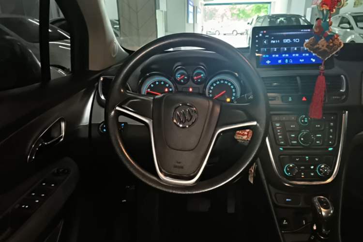 Used Buick Encore 2015 1.4T Automatic Two-Wheel Drive Urban Elite Version Steering Wheel