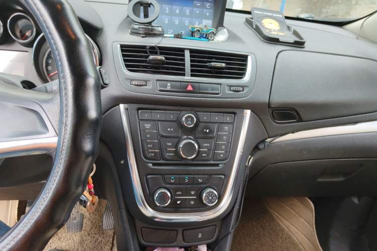 Used Buick Encore 2015 1.4T Manual Two-Wheel Drive Urban Advanced Model Audio And AC Panel
