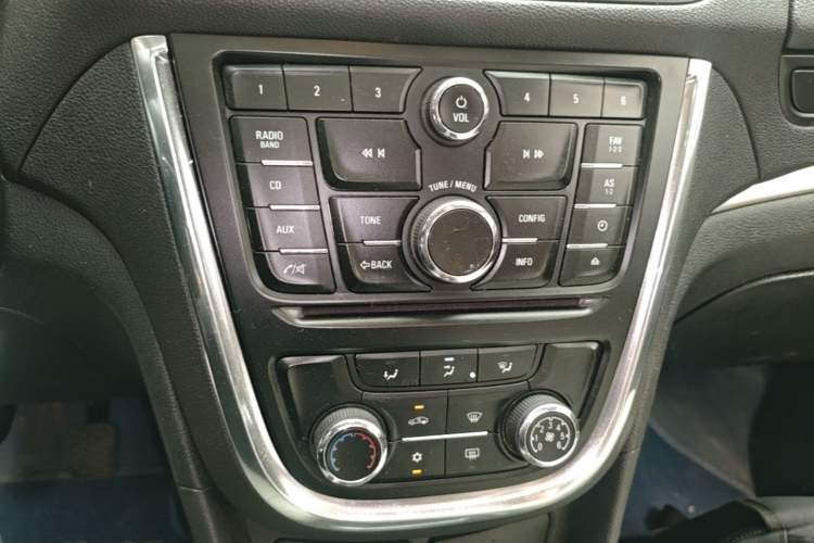 Used Buick Encore 2015 1.4T Manual Two-Wheel Drive Urban Advanced Model Audio And AC Panel