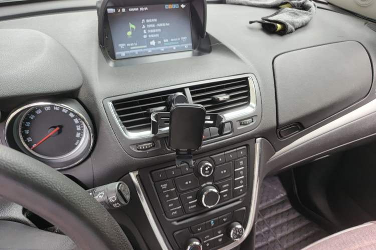 Used Buick Encore 2015 1.4T Automatic Two-Wheel Drive Urban Elite Version Audio And AC Panel
