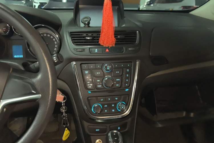 Used Buick Encore 2015 1.4T Automatic Two-Wheel Drive Urban Elite Version Audio And AC Panel