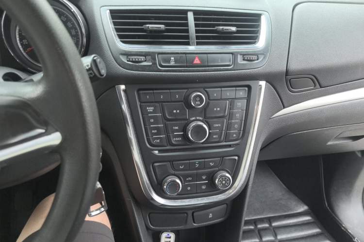 Used Buick Encore 2015 1.4T Manual Two-Wheel Drive Urban Advanced Model Audio And AC Panel