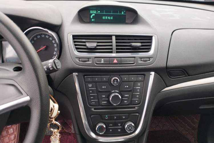 Used Buick Encore 2015 1.4T Automatic Two-Wheel Drive Urban Elite Version Audio And AC Panel