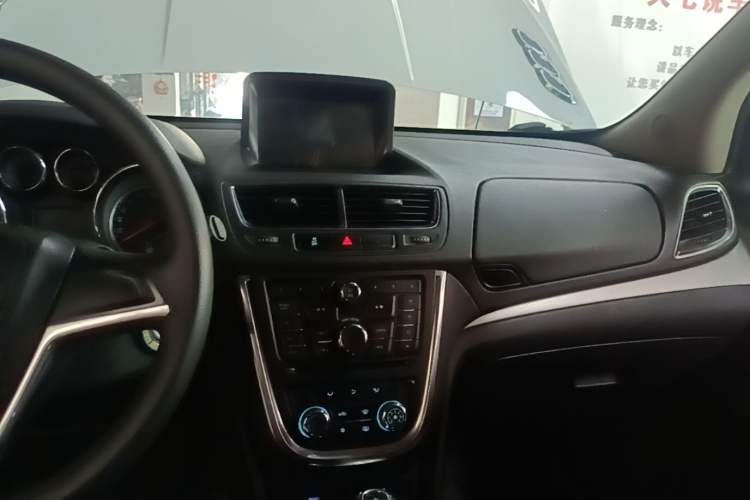 Used Buick Encore 2015 1.4T Automatic Two-Wheel Drive Urban Elite Version Audio And AC Panel