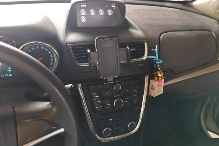Used Buick Encore 2015 1.4T Automatic Two-Wheel Drive Urban Elite Version Audio And AC Panel