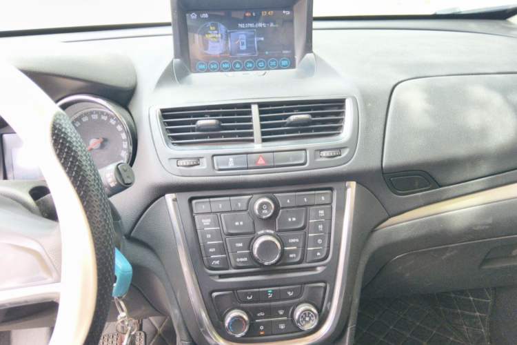Used Buick Encore 2015 1.4T Automatic Two-Wheel Drive Urban Elite Version Audio And AC Panel