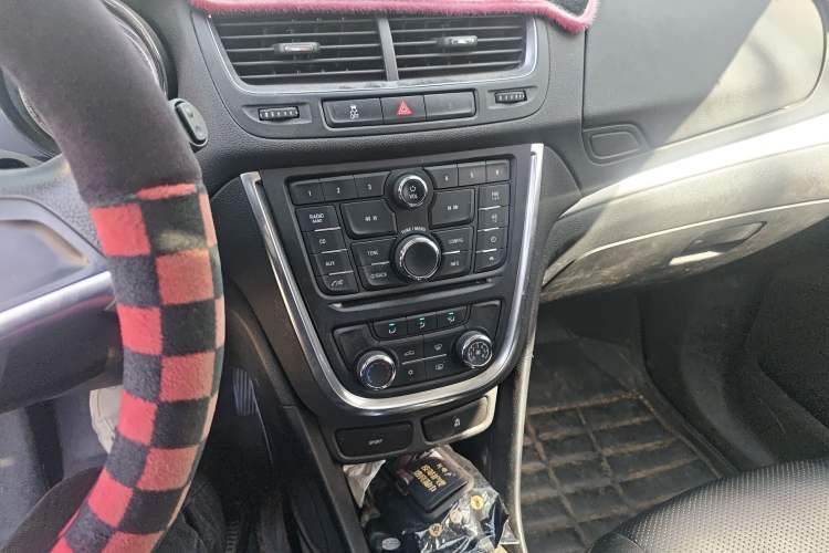 Used Buick Encore 2015 1.4T Automatic Two-Wheel Drive Urban Elite Version Audio And AC Panel