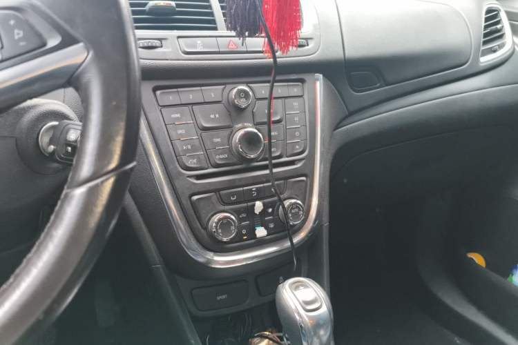 Used Buick Encore 2015 1.4T Automatic Two-Wheel Drive Urban Leading Model Audio And AC Panel