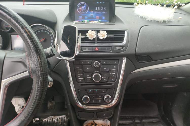 Used Buick Encore 2015 1.4T Manual Two-Wheel Drive Urban Advanced Model Audio And AC Panel
