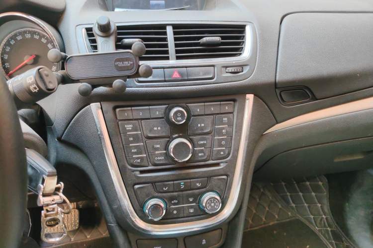 Used Buick Encore 2015 1.4T Automatic Two-Wheel Drive Urban Elite Version Audio And AC Panel