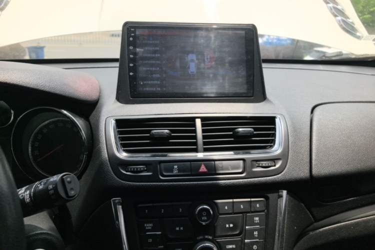 Used Buick Encore 2015 1.4T Automatic Two-Wheel Drive Urban Elite Version Audio And AC Panel