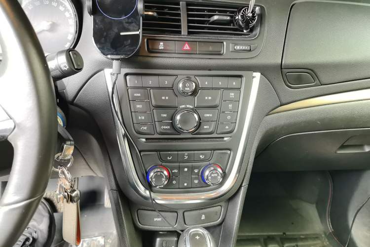 Used Buick Encore 2015 1.4T Automatic Two-Wheel Drive Urban Leading Model Audio And AC Panel