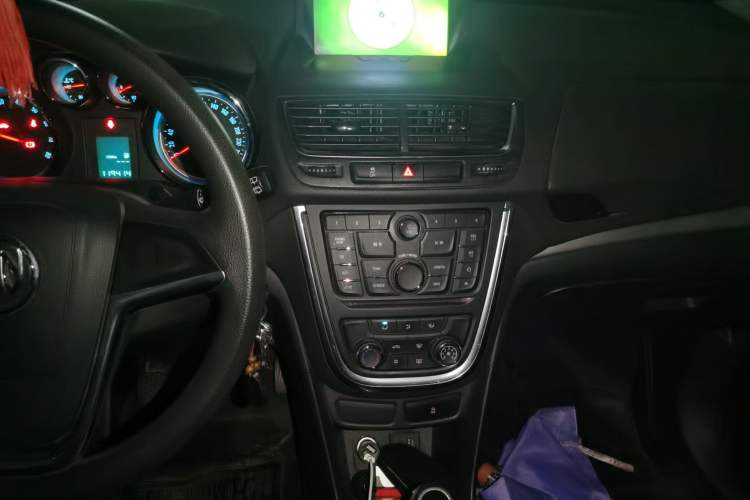 Used Buick Encore 2015 1.4T Manual Two-Wheel Drive Urban Advanced Model Audio And AC Panel