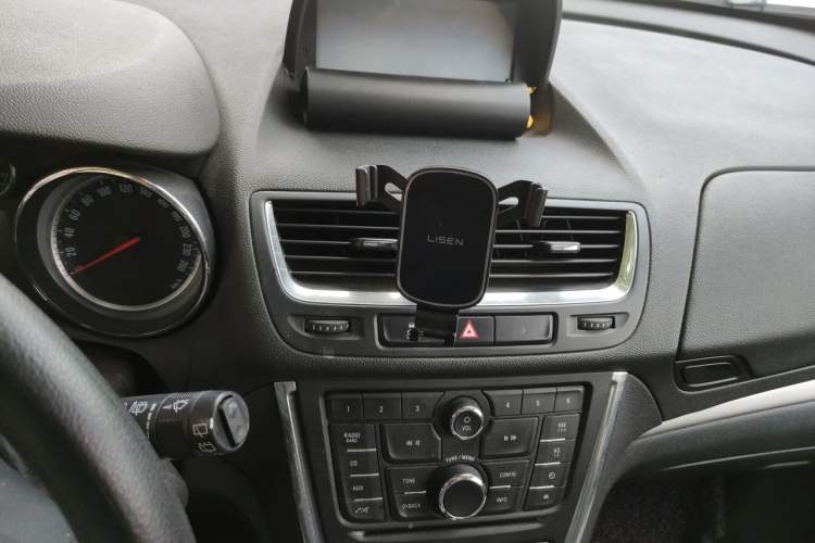 Used Buick Encore 2015 1.4T Automatic Two-Wheel Drive Urban Elite Version Audio And AC Panel