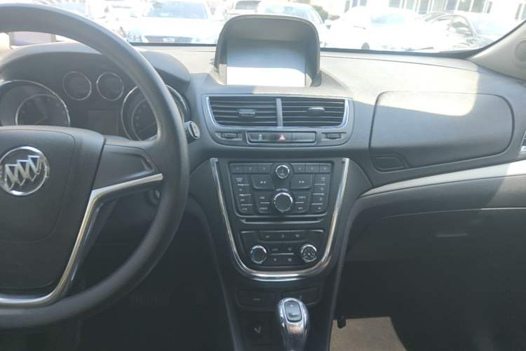 Used Buick Encore 2015 1.4T Automatic Two-Wheel Drive Urban Elite Version Audio And AC Panel
