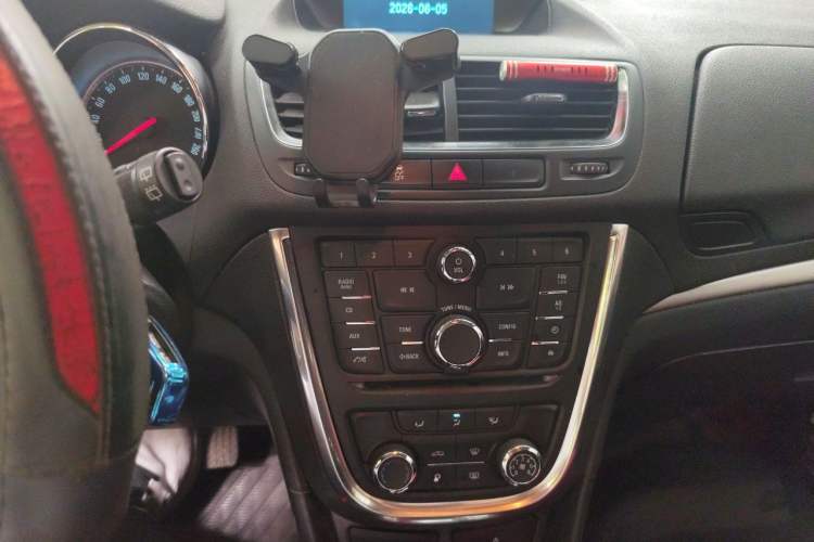 Used Buick Encore 2015 1.4T Automatic Two-Wheel Drive Urban Elite Version Audio And AC Panel