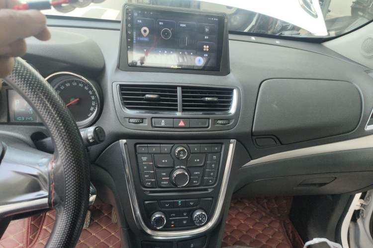 Used Buick Encore 2015 1.4T Automatic Two-Wheel Drive Urban Elite Version Audio And AC Panel