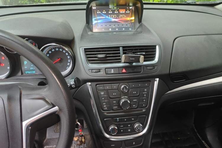 Used Buick Encore 2015 1.4T Automatic Two-Wheel Drive Urban Elite Version Audio And AC Panel