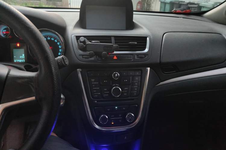 Used Buick Encore 2015 1.4T Manual Two-Wheel Drive Urban Advanced Model Audio And AC Panel