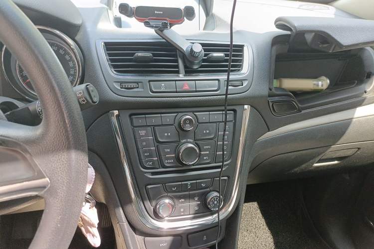 Used Buick Encore 2015 1.4T Automatic Two-Wheel Drive Urban Elite Version Audio And AC Panel
