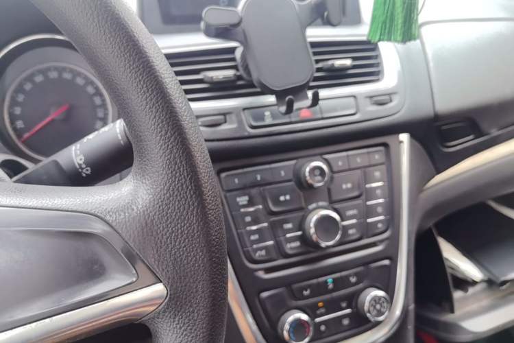 Used Buick Encore 2015 1.4T Automatic Two-Wheel Drive Urban Elite Version Audio And AC Panel