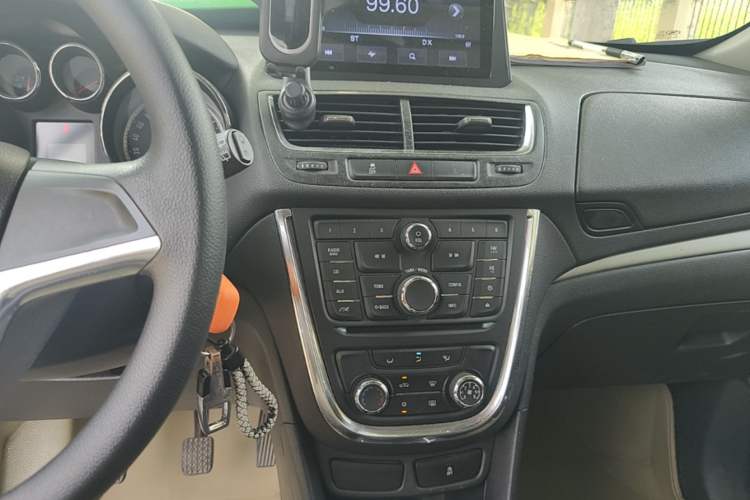 Used Buick Encore 2015 1.4T Manual Two-Wheel Drive Urban Advanced Model Audio And AC Panel