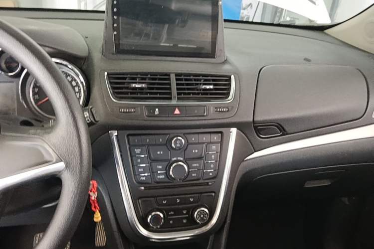 Used Buick Encore 2015 1.4T Automatic Two-Wheel Drive Urban Elite Version Audio And AC Panel