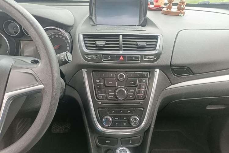 Used Buick Encore 2015 1.4T Automatic Two-Wheel Drive Urban Elite Version Audio And AC Panel