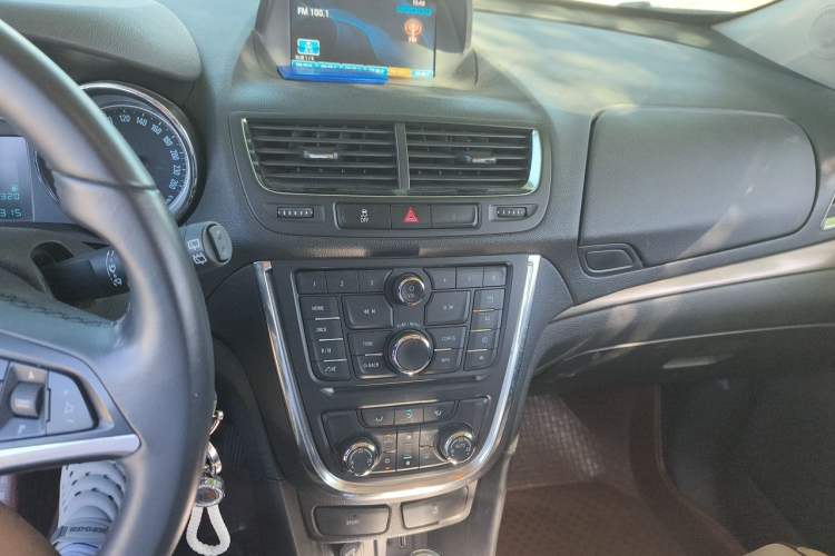 Used Buick Encore 2015 1.4T Automatic Two-Wheel Drive Urban Leading Model Audio And AC Panel