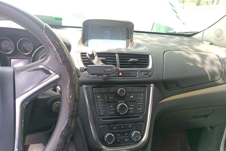 Used Buick Encore 2015 1.4T Automatic Two-Wheel Drive Urban Elite Version Audio And AC Panel