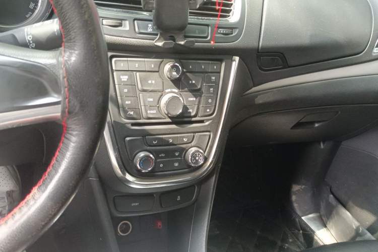 Used Buick Encore 2015 1.4T Automatic Two-Wheel Drive Urban Elite Version Audio And AC Panel