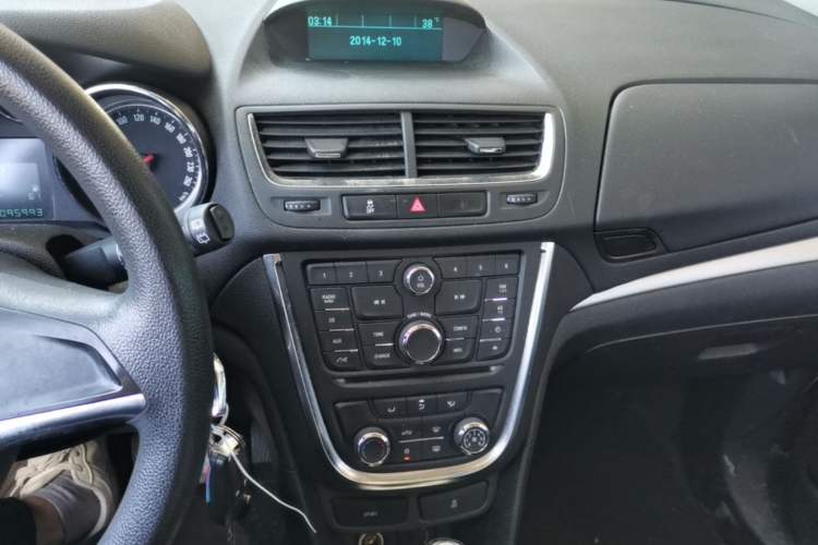 Used Buick Encore 2015 1.4T Automatic Two-Wheel Drive Urban Elite Version Audio And AC Panel