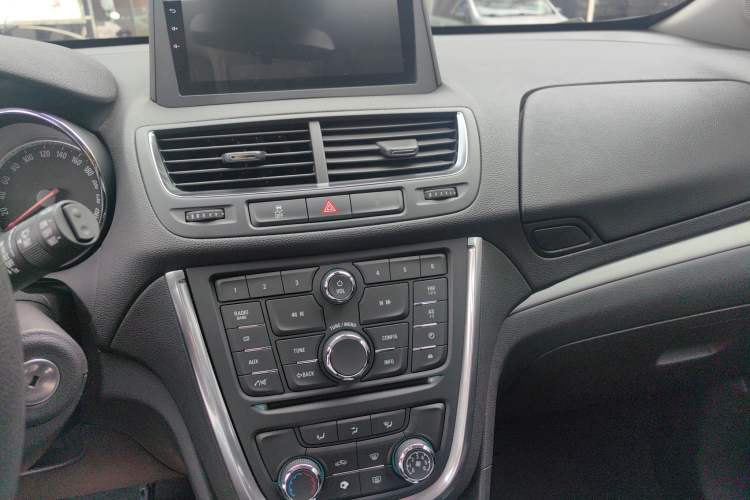 Used Buick Encore 2015 1.4T Automatic Two-Wheel Drive Urban Elite Version Audio And AC Panel