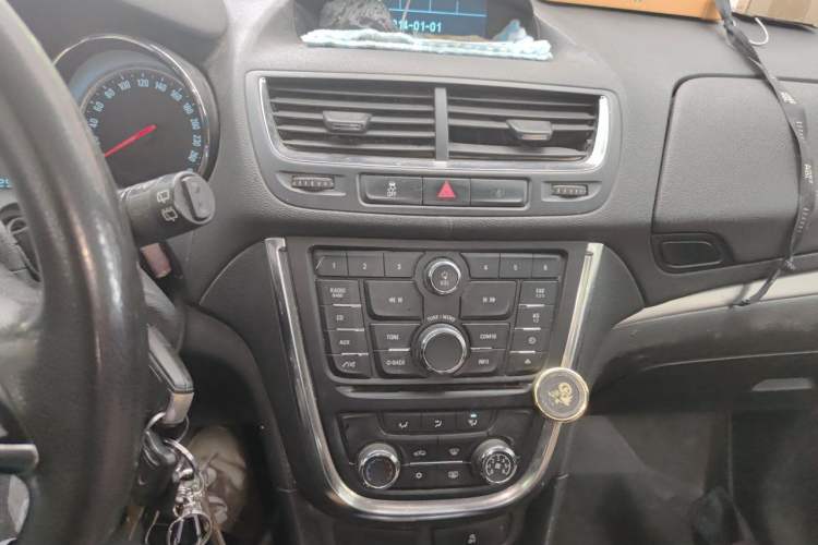 Used Buick Encore 2015 1.4T Manual Two-Wheel Drive Urban Advanced Model Audio And AC Panel