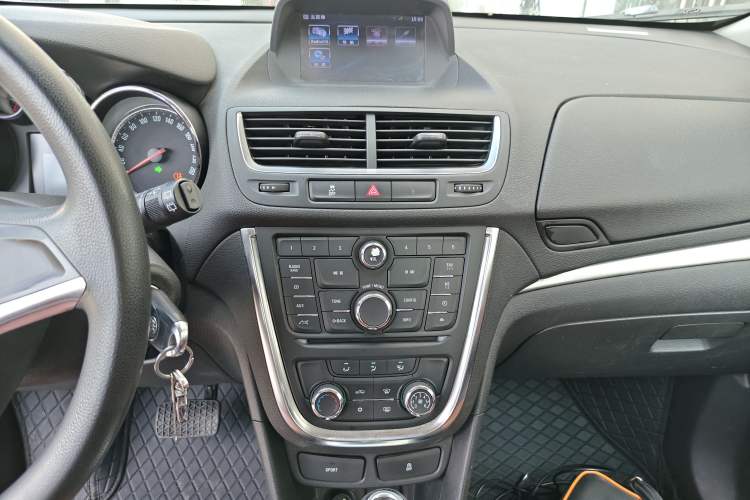 Used Buick Encore 2015 1.4T Automatic Two-Wheel Drive Urban Elite Version Audio And AC Panel