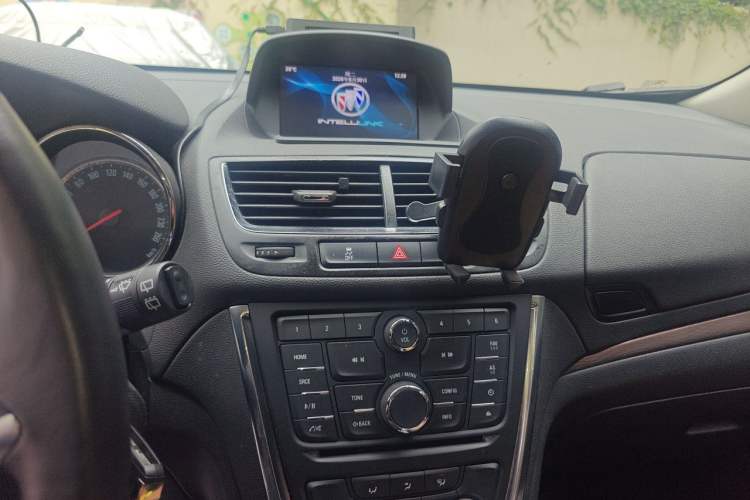 Used Buick Encore 2015 1.4T Automatic Two-Wheel Drive Urban Leading Model Audio And AC Panel