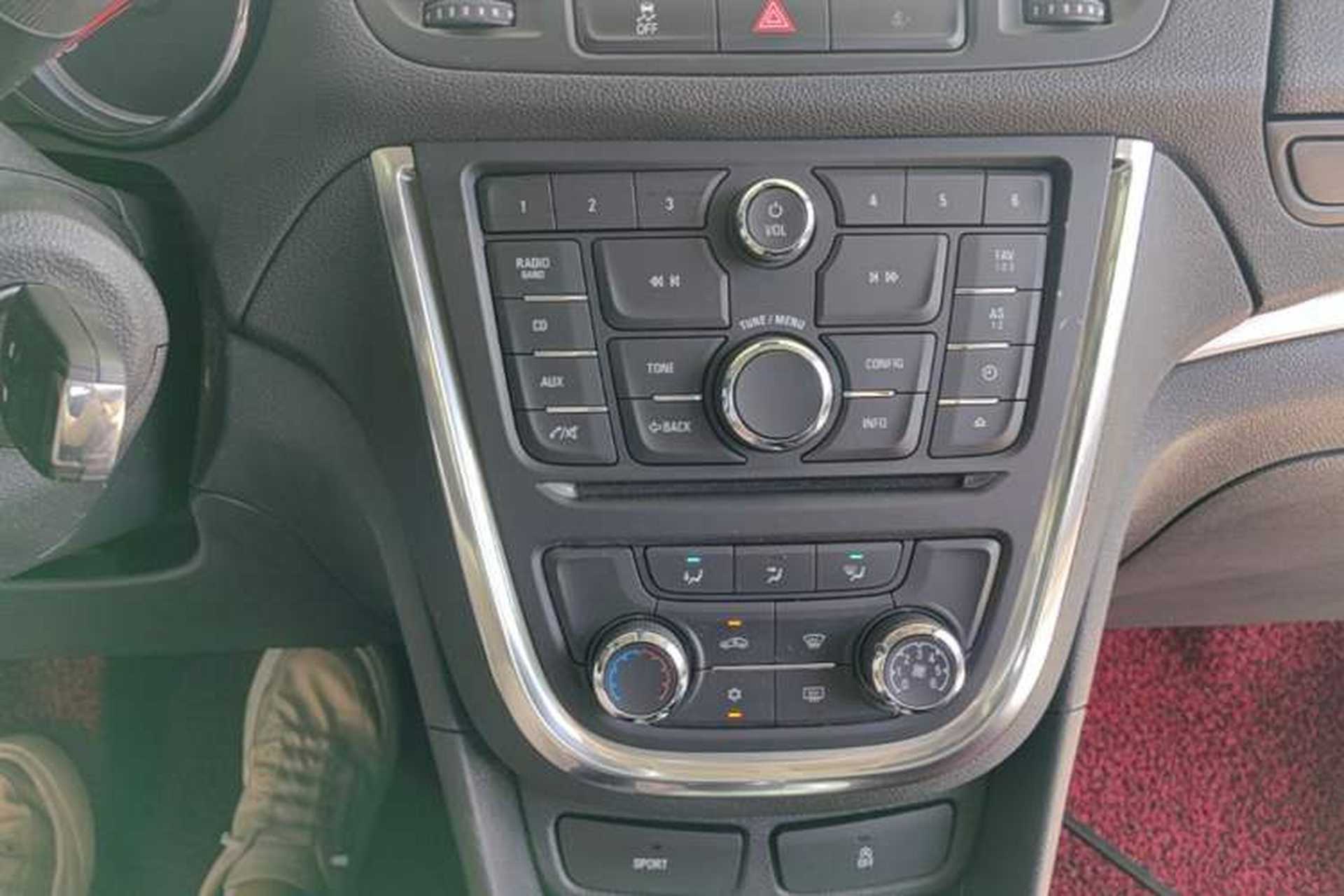 Used Buick Encore 2015 1.4T Automatic Two-Wheel Drive Urban Elite Version Audio And AC Panel