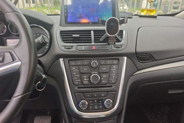 Used Buick Encore 2015 1.4T Automatic Two-Wheel Drive Urban Leading Model Audio And AC Panel