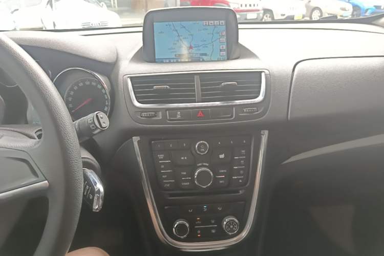 Used Buick Encore 2015 1.4T Automatic Two-Wheel Drive Urban Elite Version Audio And AC Panel