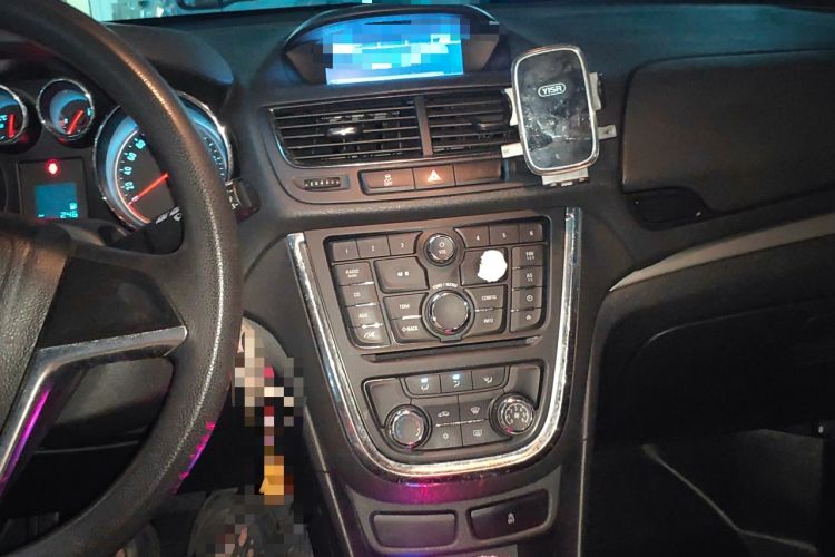 Used Buick Encore 2015 1.4T Manual Two-Wheel Drive Urban Advanced Model Audio And AC Panel