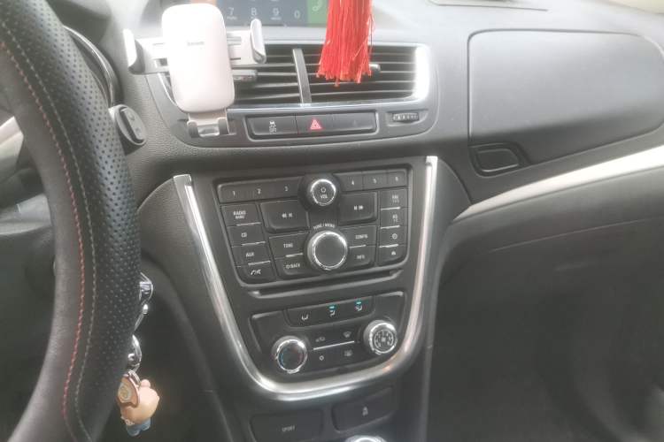 Used Buick Encore 2015 1.4T Automatic Two-Wheel Drive Urban Elite Version Audio And AC Panel