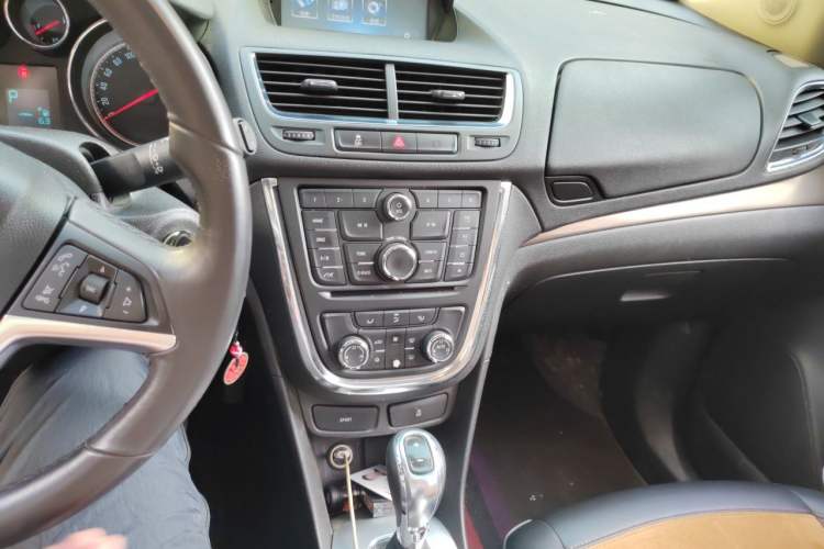 Used Buick Encore 2015 1.4T Automatic Two-Wheel Drive Urban Leading Model Audio And AC Panel
