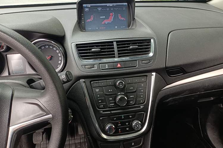 Used Buick Encore 2015 1.4T Manual Two-Wheel Drive Urban Advanced Model Audio And AC Panel