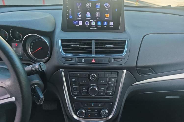 Used Buick Encore 2015 1.4T Automatic Two-Wheel Drive Urban Elite Version Audio And AC Panel