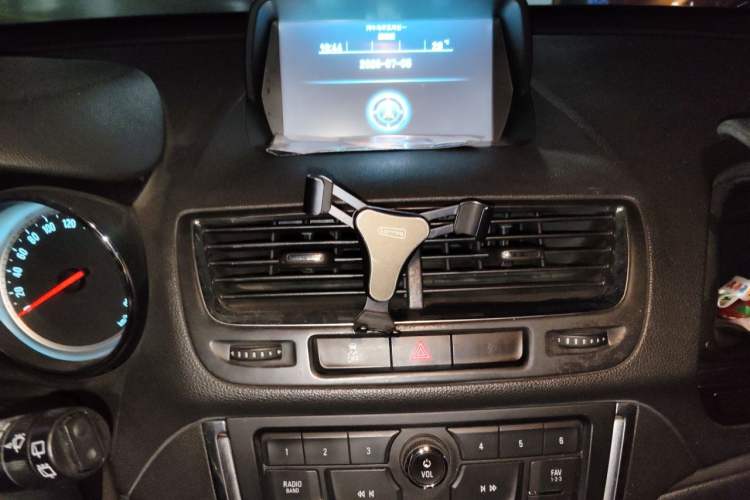 Used Buick Encore 2015 1.4T Automatic Two-Wheel Drive Urban Elite Version Audio And AC Panel