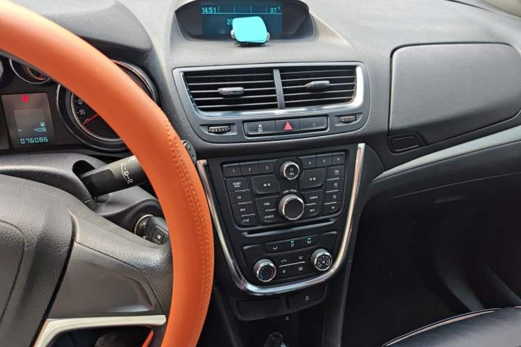 Used Buick Encore 2015 1.4T Manual Two-Wheel Drive Urban Advanced Model Audio And AC Panel