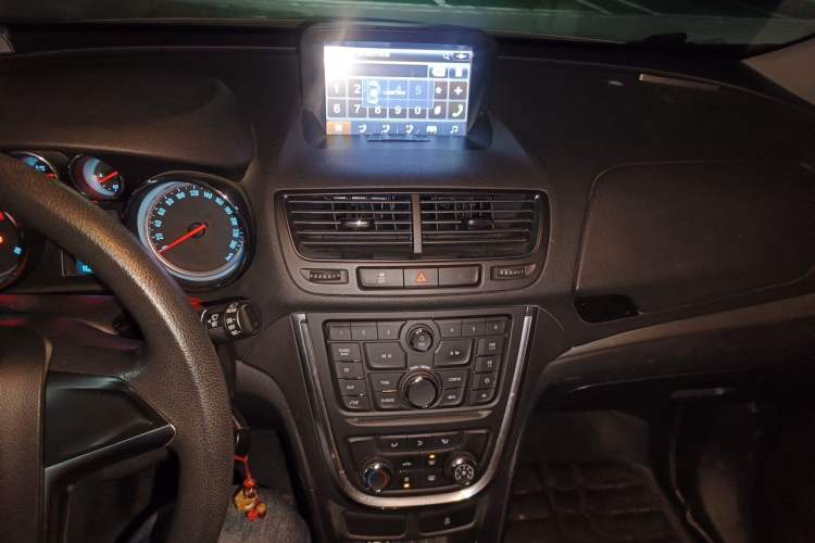 Used Buick Encore 2015 1.4T Manual Two-Wheel Drive Urban Advanced Model Audio And AC Panel