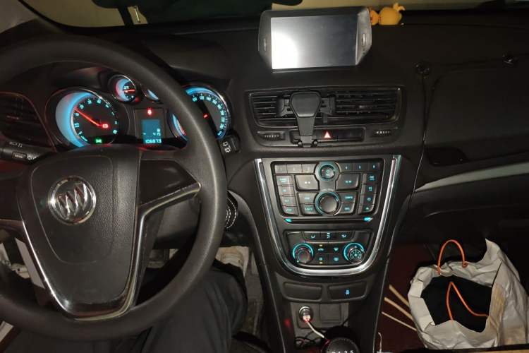 Used Buick Encore 2015 1.4T Manual Two-Wheel Drive Urban Advanced Model Audio And AC Panel